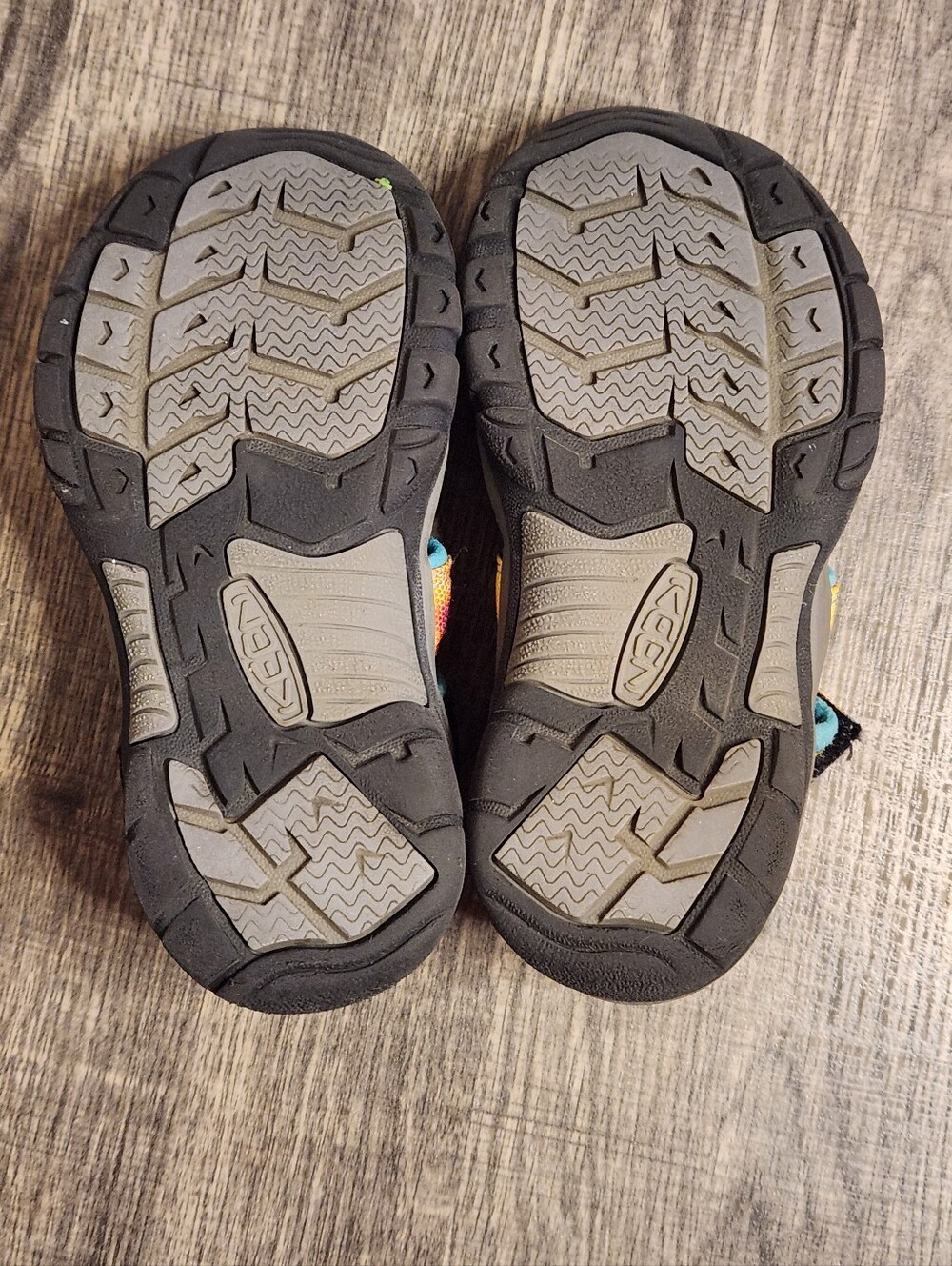 Keen Kids' Newport H2 water sandals Size 13 in the Rainbow Tie Dye colorway. - Picture 6 of 8